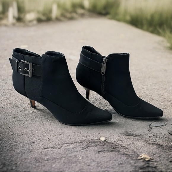 Donald J Pilner Lexie Bootie - Picture 1 of 2
